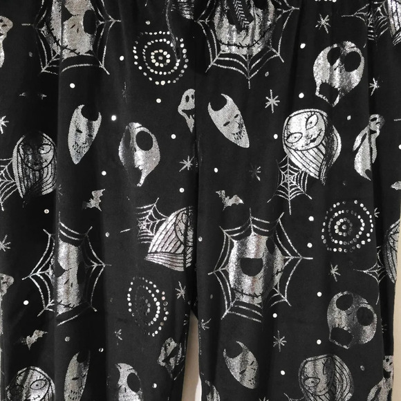 ✨️4/$20. NIGHTMARE BEFORE XMAS Silver Printed Velour Joggers With Elastic Waist - Picture 4 of 16
